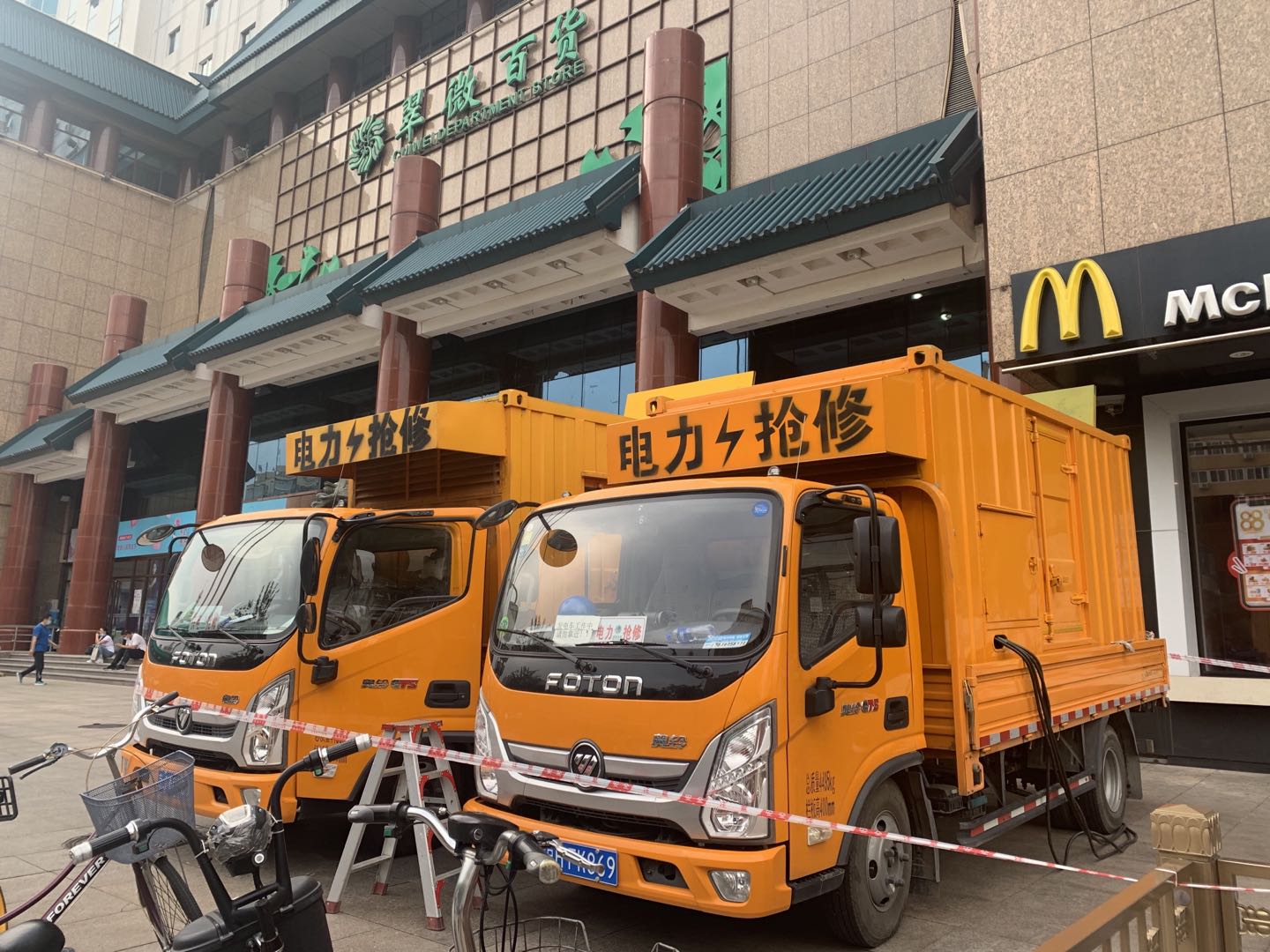 北京靜音發(fā)電車出租，400kw發(fā)電車出租